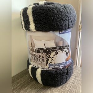 Sherpa fleece Q blanket